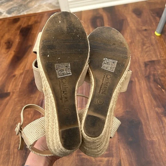 Catherine Malandrino Tan Woven Wedges - Picture 5 of 6